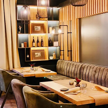 Altstadt Woellbacher Tor 3*