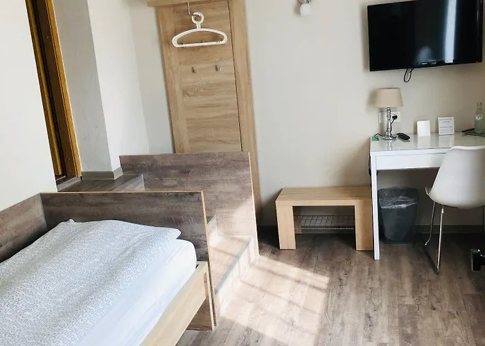 Woellbacher Tor 호텔